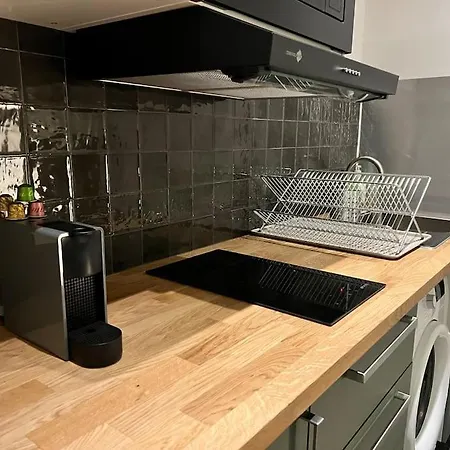 Apartment Buttes Chaumont Refait A Neuf Paris