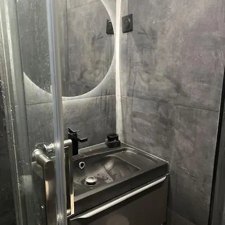 Apartment Buttes Chaumont Refait A Neuf